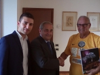Il sindaco ha incontrato il maratoneta Alessandro Belli&egrave;re