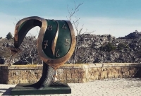 Le opere di Salvador Dal&igrave; gi&agrave; integrate nel panorama urbano.  De Ruggieri: colloquio sublimante con gli spazi che la ospitano