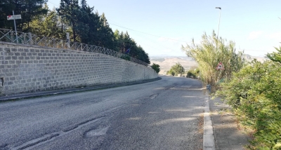 Aia del Cavallo, il Comune asfalta un tratto di strada nell&rsquo;attesa dell&rsquo;intervento complessivo di riqualificazione